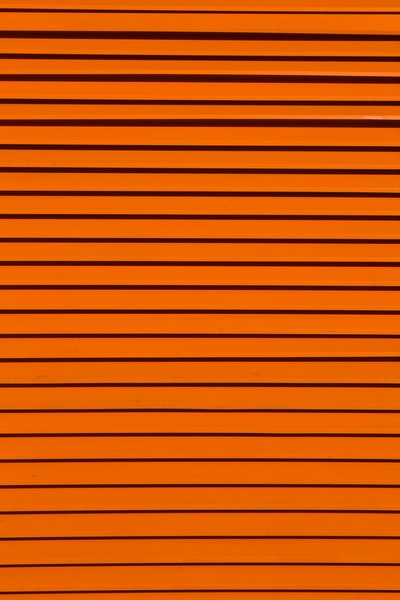 橘色墙的极简摄影